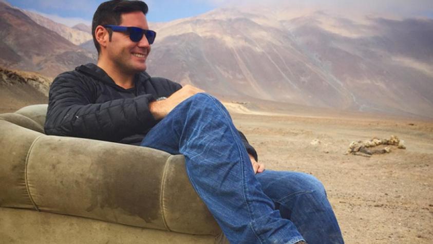 Pancho Saavedra sufre chascarro en el agua mientras grababa “Lugares que hablan”