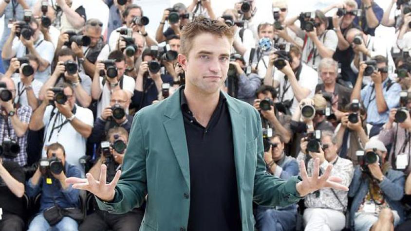 Robert Pattinson defiende a su novia
