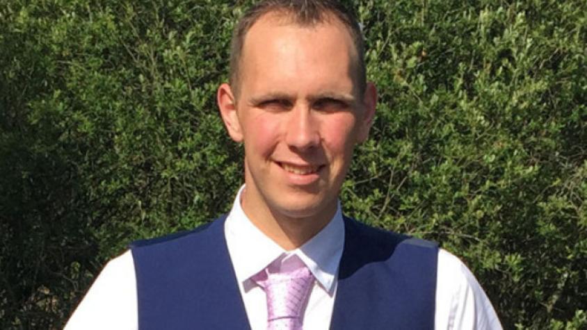 Obeso que rompió silla en una fiesta hizo mea culpa y perdió 82 kilos