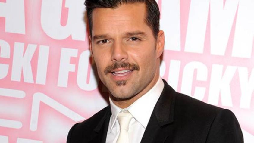 Cantante Ricky Martin dedica premio a Daniel Zamudio