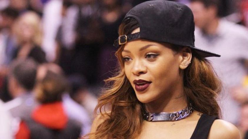 Dicen que Rihanna pagó por saber si hay vida extraterrestre