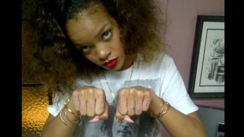 ¡El nuevo tatuaje de Rihanna en sus puños!