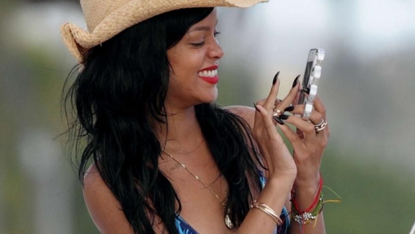 Rihanna publica fotos de ella en un club de striptease