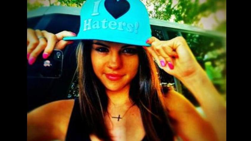 Selena Gómez envía mensaje a sus enemigos