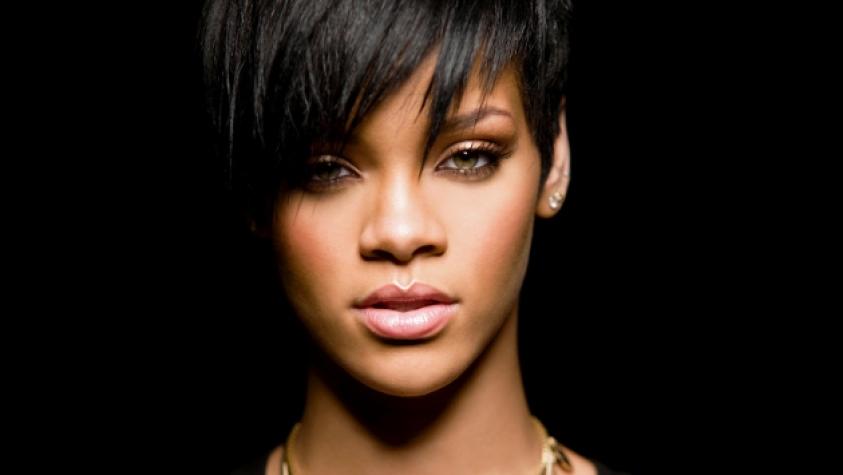 Rihanna nuevamente se desnuda