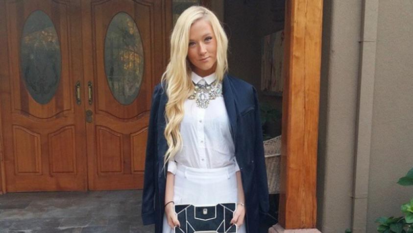 Con jeans rasgados y en elegante topless, Vesta Lugg lanza nueva canción