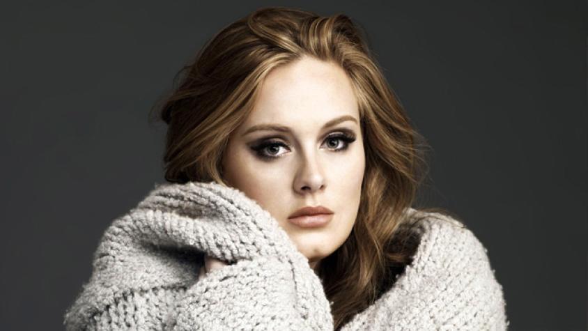 Adele agradece el apoyo a “Hello” con foto de su niñez