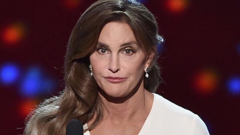 Caitlyn Jenner causa furor con escote
