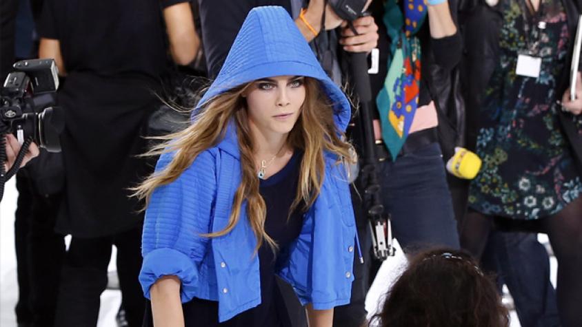 Cara Delevingne atacó a un paparazzi en París