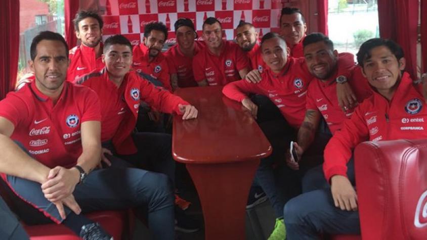 Con espontánea foto de camarín, “La Roja” pide respeto 