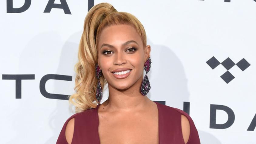 Beyoncé impacta con el escote más osado que le hayamos visto