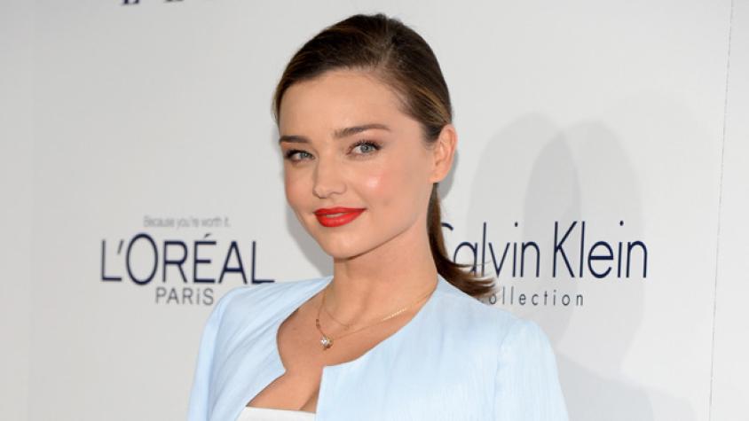 Miranda Kerr reaparece mostrando un tonificado abdomen