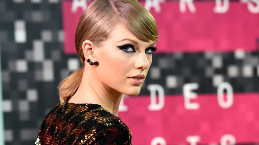 Taylor Swift sufre impasse con su maquillaje