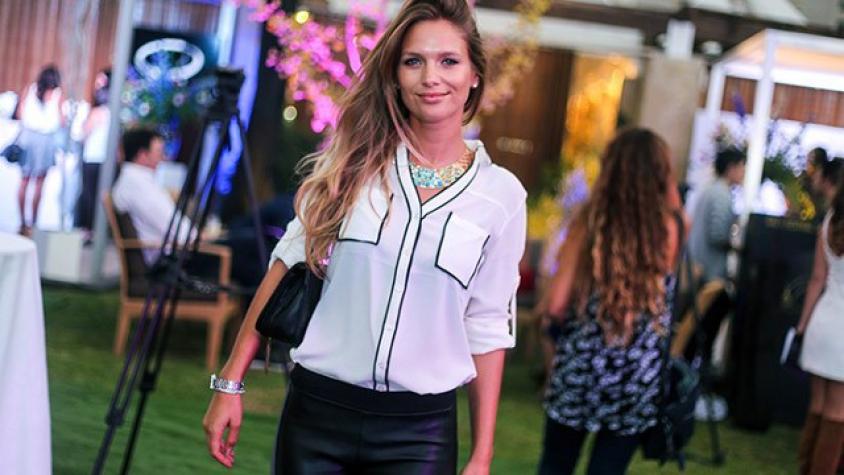 Mayte Rodríguez opta por el negro azabache en el pelo