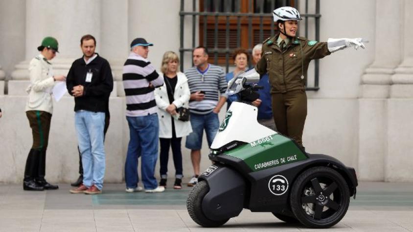Tonka Tomicic se vistió de Carabinera y recibió medalla de honor