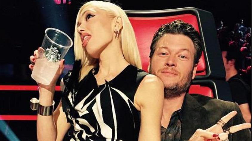 Graban a Gwen Stefani y Blake Shelton a los abrazos en set de The Voice