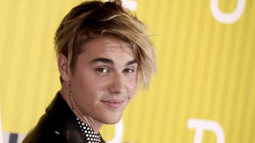 Justin Bieber se enoja y lanza silla en restaurante