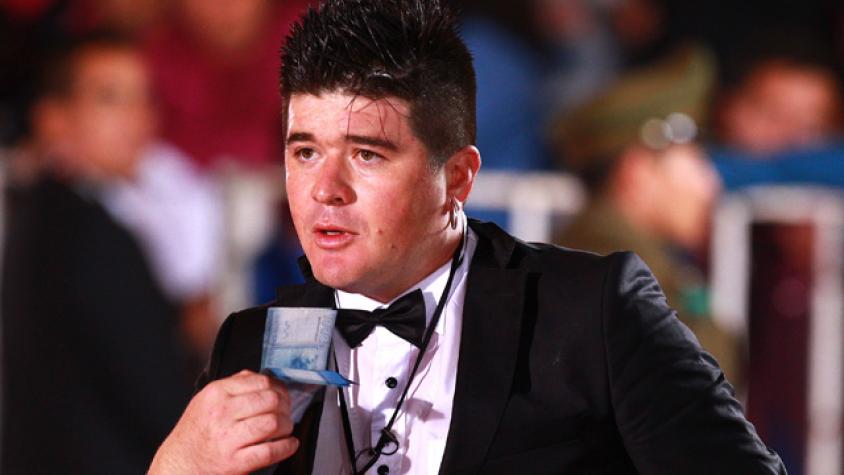 Junior Playboy se la jugó con desnudo desde la ducha