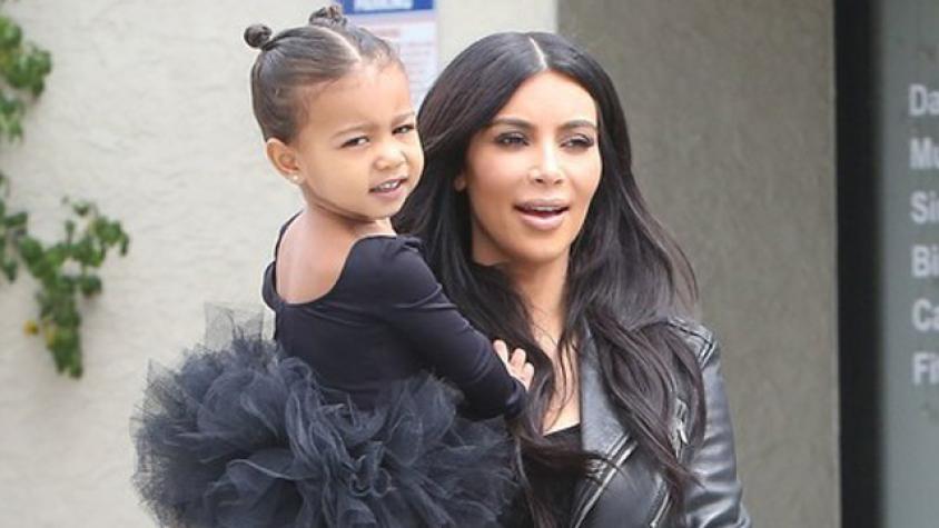 Alerta de ternura: North West se peinó igual que su mamá Kim Kardashian