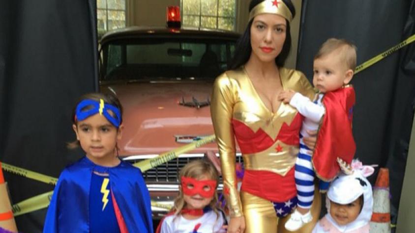 Hijo de Kourtney Kardashian luce peinado de moda