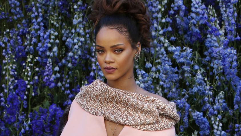 ¿Se acuerdan de la moda del pijama? Ahora Rihanna impone salir con pantuflas