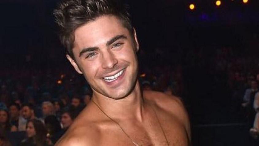 ¡Zac Efron baila la “Macarena” sin ropa!