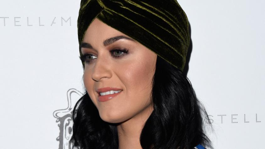 Katy Perry se echó años encima con look escogido para evento