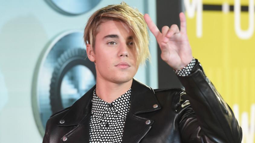 Justin Bieber compartió foto besando a Hailey Baldwin 