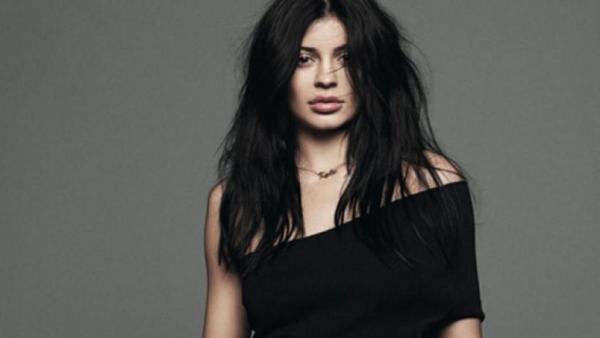 Kylie Jenner lució sus curvas en porta liga y sostén travieso