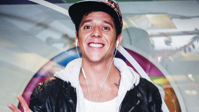 Matías Vega enamorado y de vacaciones en la playa con guapísima polola