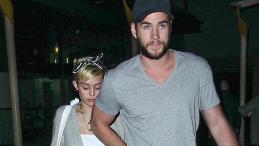 Cercanos echaron al agua a Miley Cyrus y Liam Hemsworth