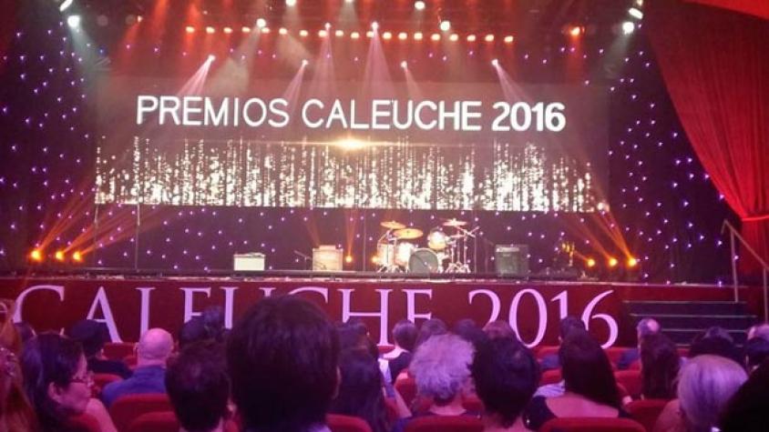 Solange Lackington mató con tremendo escote en los premios “Caleuche”