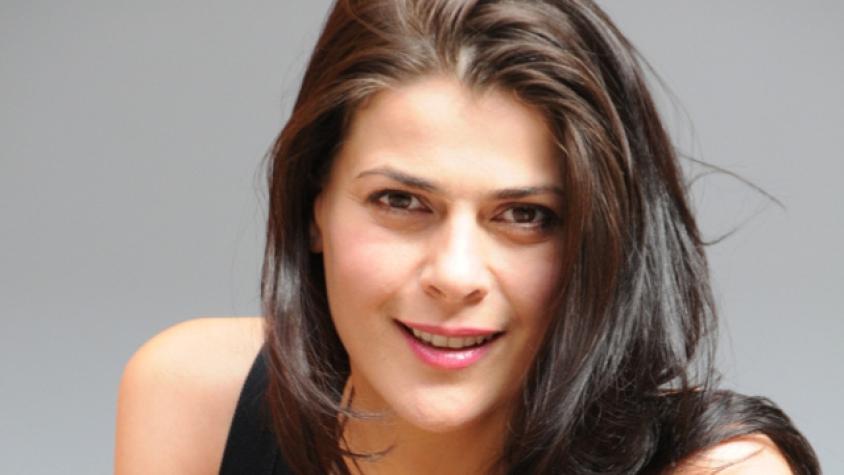 Tonka disfruta de la playa y del amor en bikini