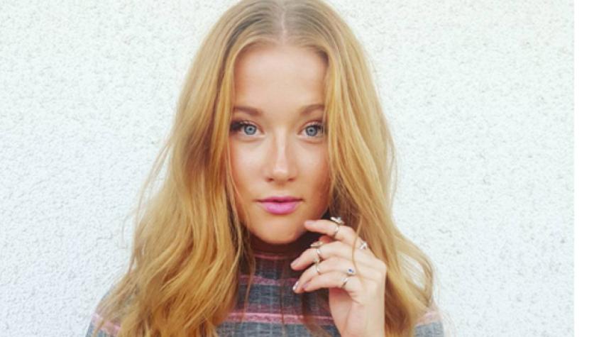 Vesta Lugg baila en bikini para sus fans