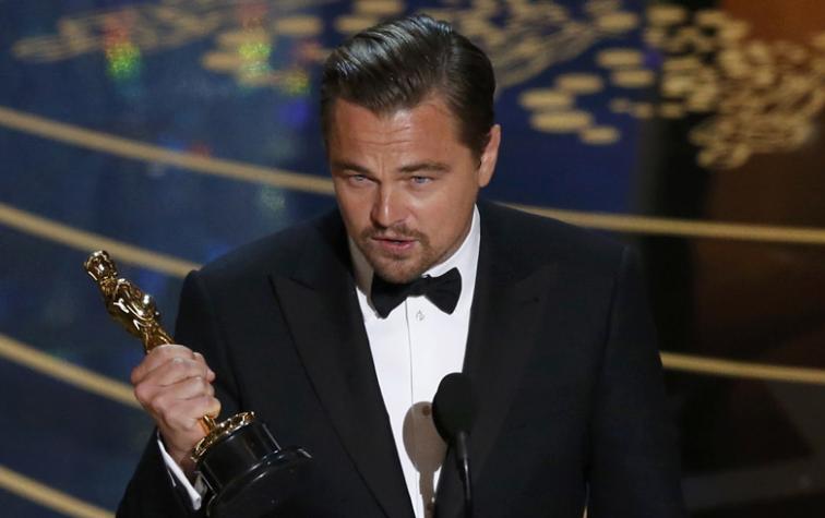 Así reaccionó Leonardo DiCaprio al recibir su primer Oscar