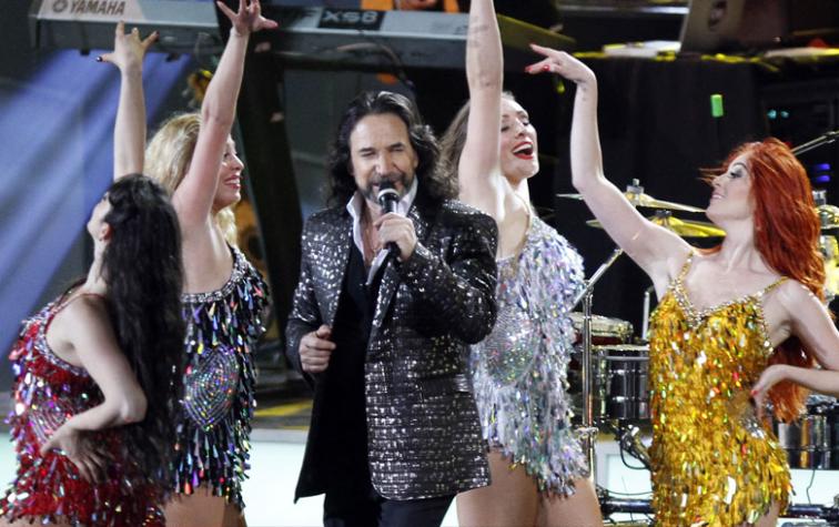 Pelirroja se robó las miradas en el show de Marco Antonio Solís