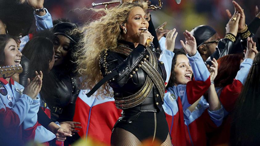 El momento en que Beyonce se salvó de un gran papelón en el Superbowl