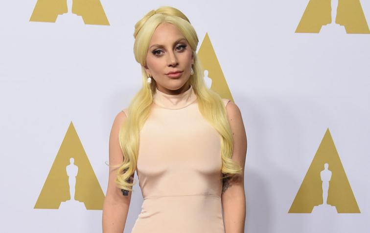 Lady Gaga llora mientras se prepara para los Grammy