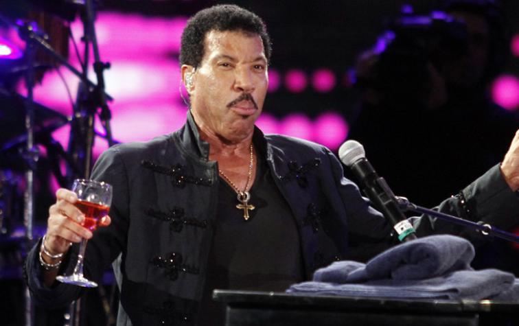 ¿Qué había en la copa de Lionel Richie?