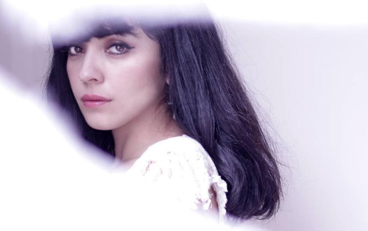 Mon Laferte vuelve a Chile para presentarse en el Teatro Cariola