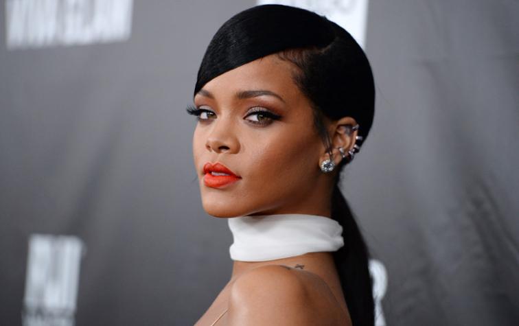 Rihanna pide perdón por suspender su presentación en los Grammy
