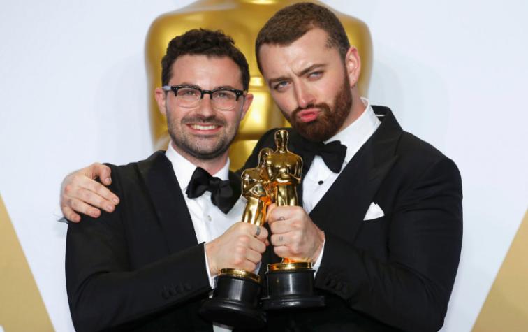 Sam Smith desata polémica con su triunfo en los Oscars