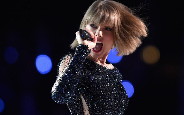 Taylor Swift abrió los Grammys con “Out Of The Woods”