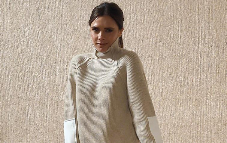 Rayas, blanco y negro y minimalismo reinaron en el desfile de Victoria Beckham