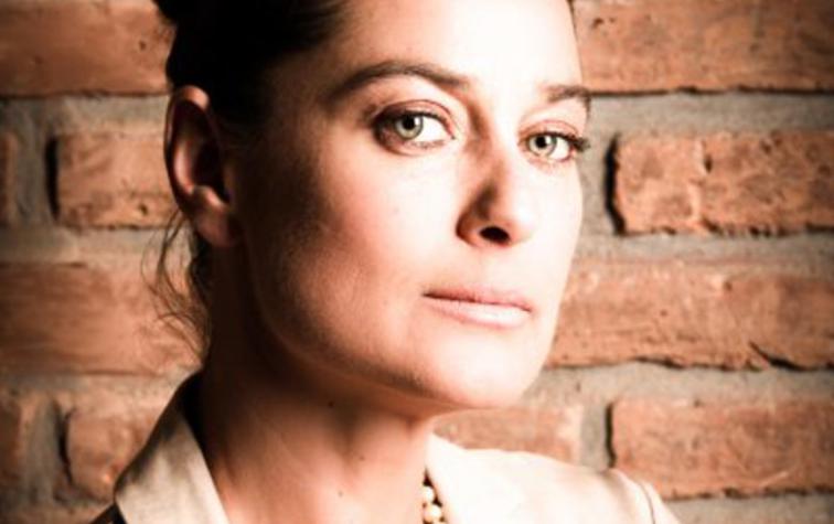 Actriz de “Romané” reaparece en los medios con elegante desnudo