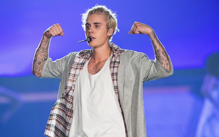 Fans de Justin Bieber lo critican por exceso de Playback