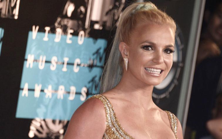 Nueva foto de Britney Spears intensifica sospechas de cirugía