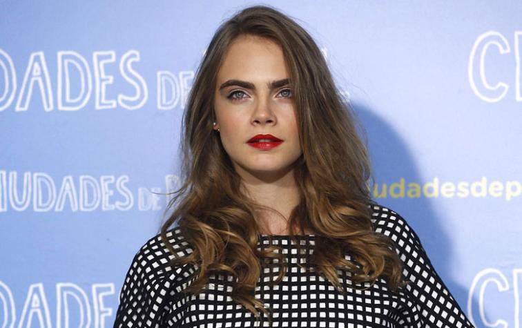 Cara Delevingne regresa en gloria y majestad al modelaje