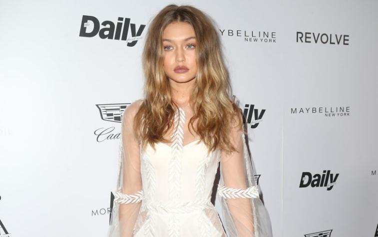 Gigi Hadid mostró la ropa interior con vestido  transparente