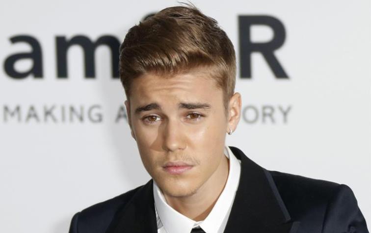 Justin Bieber se perfora la nariz